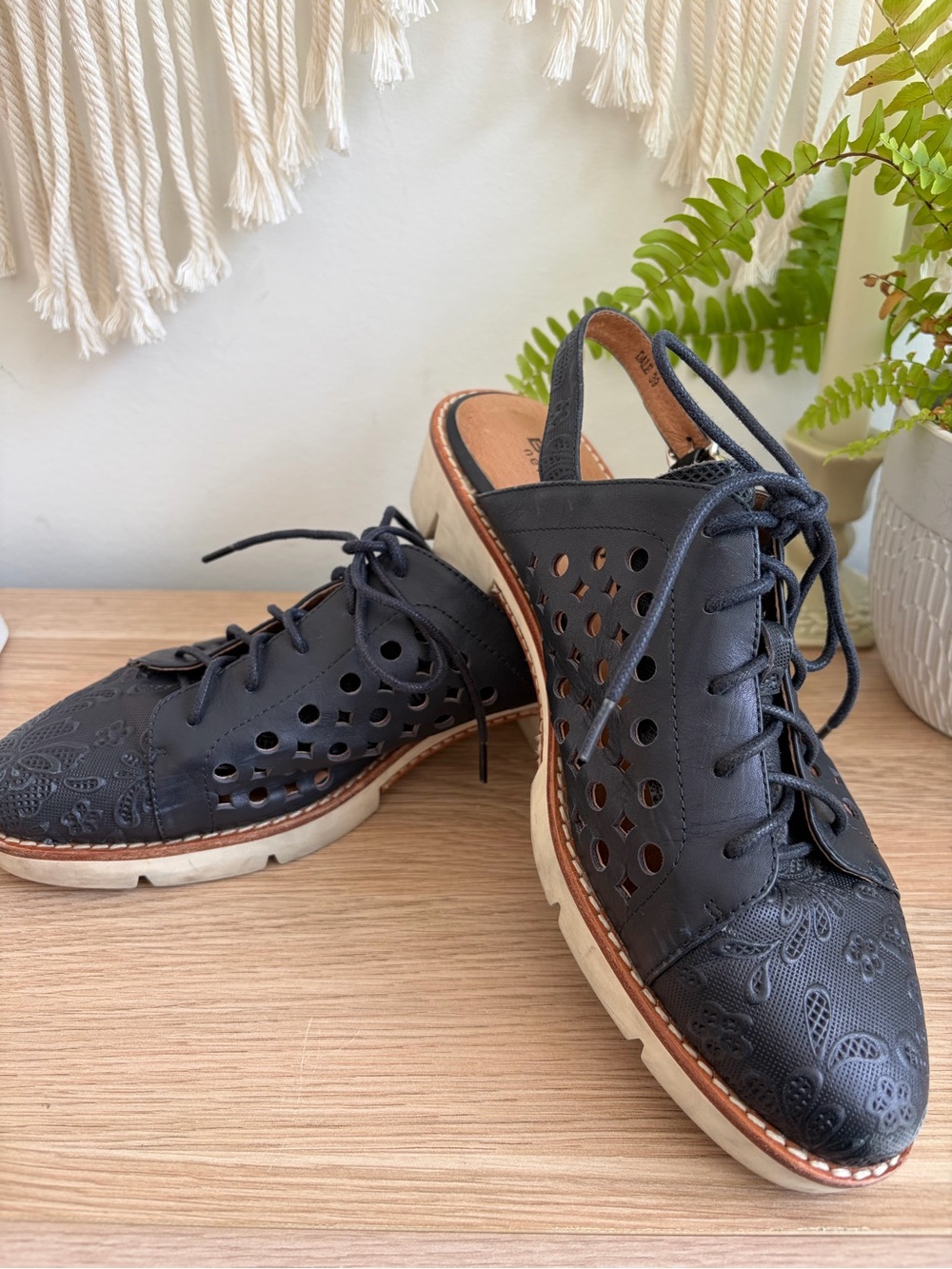Bresley New Zealand Leather Women's Black Perforated Lace-Up Slingback Shoes 8.5
